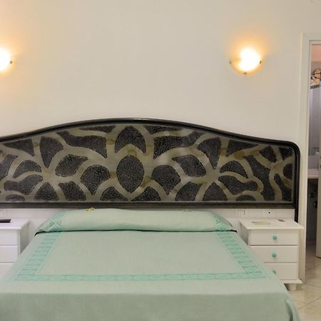 Affittacamere Da Angela Villasimius Ngoại thất bức ảnh