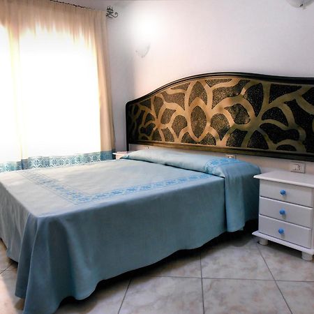 Affittacamere Da Angela Villasimius Ngoại thất bức ảnh