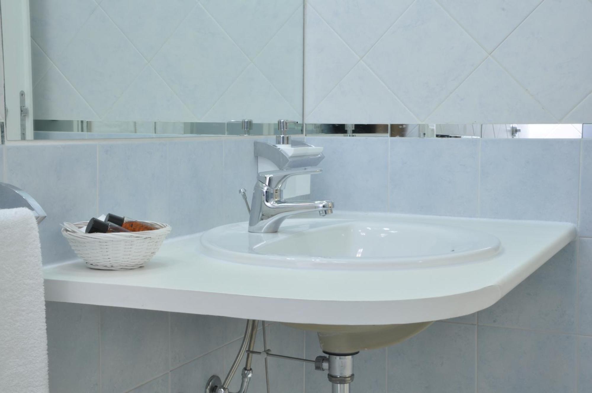 Affittacamere Da Angela Villasimius Ngoại thất bức ảnh