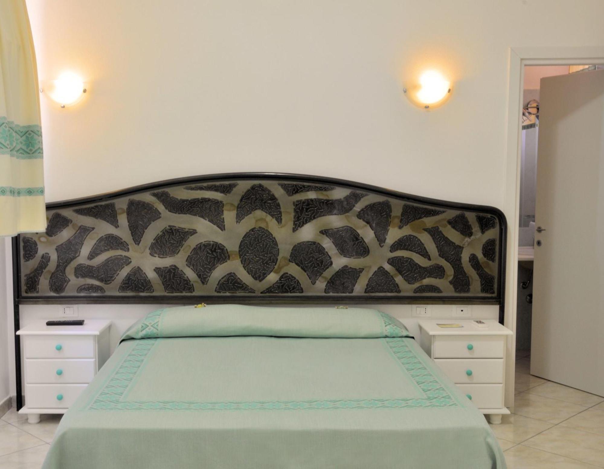 Affittacamere Da Angela Villasimius Ngoại thất bức ảnh